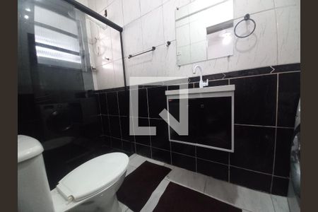 Banheiro de apartamento para alugar com 1 quarto, 24m² em Centro, São Vicente