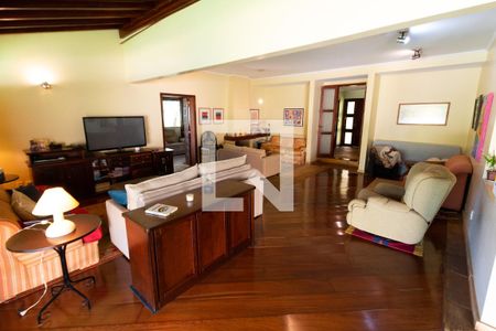 SALA de casa de condomínio à venda com 3 quartos, 350m² em Sítios de Recreio Gramado, Campinas