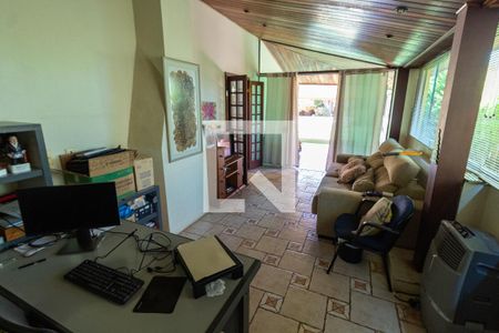 SALA DE TV de casa de condomínio à venda com 3 quartos, 350m² em Sítios de Recreio Gramado, Campinas