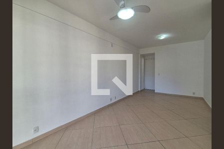 Sala de apartamento para alugar com 3 quartos, 67m² em Recreio dos Bandeirantes, Rio de Janeiro
