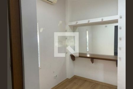 Casa à venda com 3 quartos, 200m² em Vila Gertrudes, São Paulo