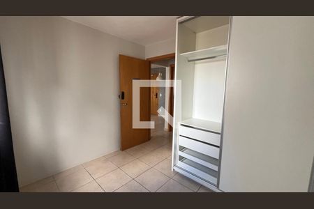 Quarto 1 de apartamento para alugar com 2 quartos, 48m² em Qi 24, Brasília