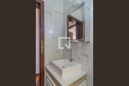 Banheiro de apartamento para alugar com 1 quarto, 37m² em Santo Antônio, Porto Alegre