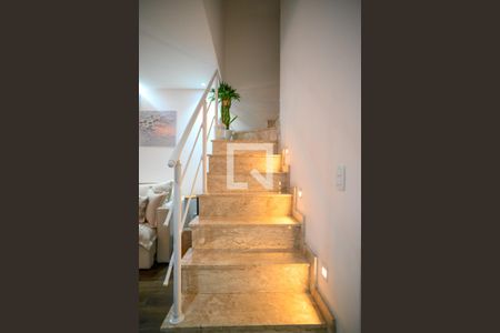 Escada de casa à venda com 3 quartos, 225m² em Vila Moinho Velho, São Paulo