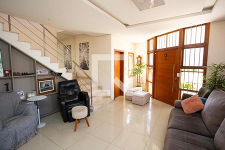 Sala de casa à venda com 4 quartos, 272m² em Marechal Rondon, Canoas