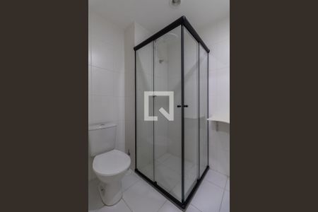 Banheiro de kitnet/studio para alugar com 1 quarto, 27m² em Conjunto Residencial José Bonifácio, São Paulo