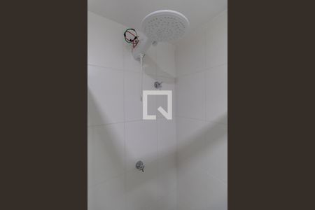 Banheiro de kitnet/studio para alugar com 1 quarto, 27m² em Conjunto Residencial José Bonifácio, São Paulo