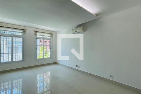 Sala de casa para alugar com 4 quartos, 250m² em Jardim Santa Francisca, Guarulhos