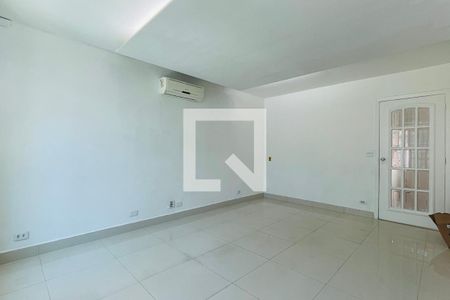 Sala de casa para alugar com 4 quartos, 250m² em Jardim Santa Francisca, Guarulhos