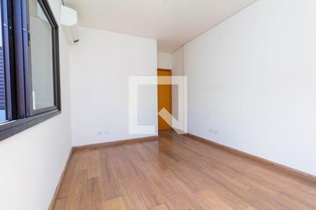 Quarto suíte 1 de casa para alugar com 4 quartos, 165m² em Chácara Seis de Outubro, São Paulo