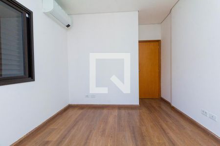 Quarto suíte 1 de casa para alugar com 4 quartos, 165m² em Chácara Seis de Outubro, São Paulo