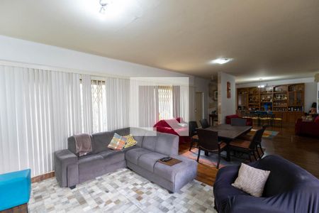 Sala de Estar de casa à venda com 3 quartos, 321m² em Vila Sofia, São Paulo