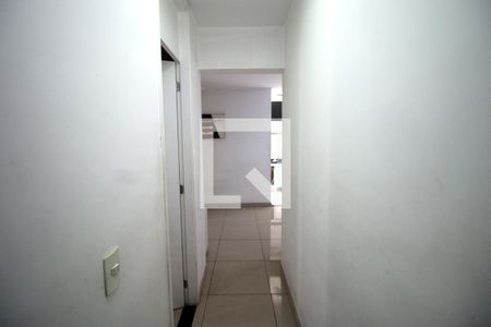 Sala - Corredor de apartamento para alugar com 2 quartos, 56m² em Parada de Lucas, Rio de Janeiro