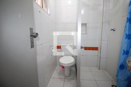 Banheiro de kitnet/studio para alugar com 1 quarto, 50m² em Tororo, Salvador