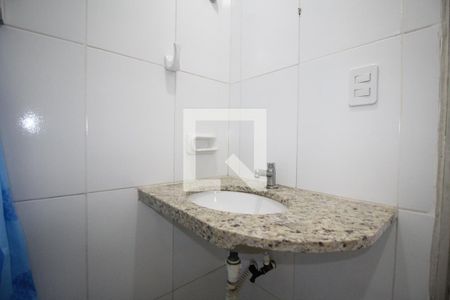 Banheiro de kitnet/studio para alugar com 1 quarto, 50m² em Tororo, Salvador