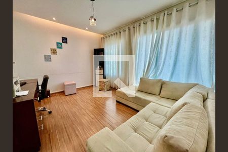 Casa à venda com 3 quartos, 220m² em Nacional, Contagem