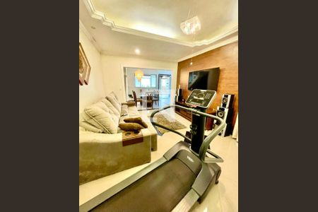 Casa à venda com 3 quartos, 220m² em Nacional, Contagem