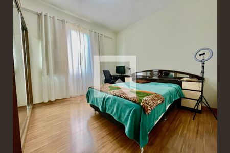 Casa à venda com 3 quartos, 220m² em Nacional, Contagem