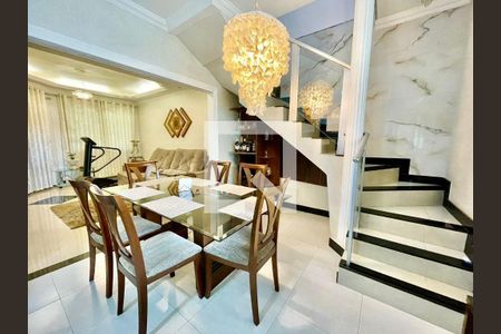 Casa à venda com 3 quartos, 220m² em Nacional, Contagem