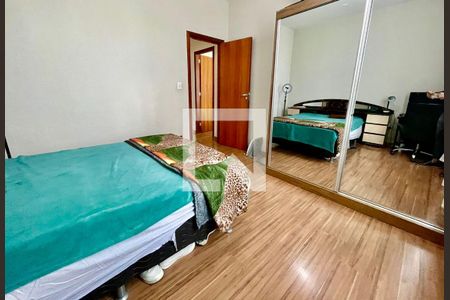 Casa à venda com 3 quartos, 220m² em Nacional, Contagem