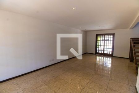 Sala de casa para alugar com 5 quartos, 310m² em Piratininga, Niterói