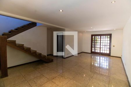 Sala de casa para alugar com 5 quartos, 310m² em Piratininga, Niterói