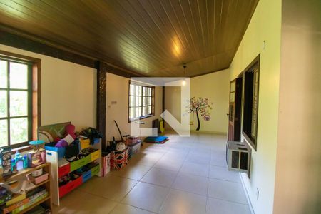 Sala de casa de condomínio à venda com 4 quartos, 310m² em Vila Progresso, Niterói
