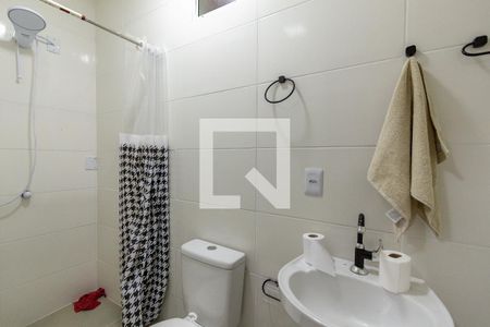 Banheiro de kitnet/studio para alugar com 1 quarto, 20m² em Cristal, Porto Alegre