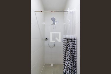 Banheiro de kitnet/studio para alugar com 1 quarto, 20m² em Cristal, Porto Alegre