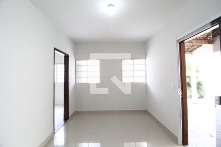 Sala de casa para alugar com 3 quartos, 150m² em Santa Mônica, Uberlândia