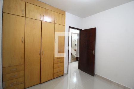 Quarto 2 de casa para alugar com 3 quartos, 150m² em Santa Mônica, Uberlândia