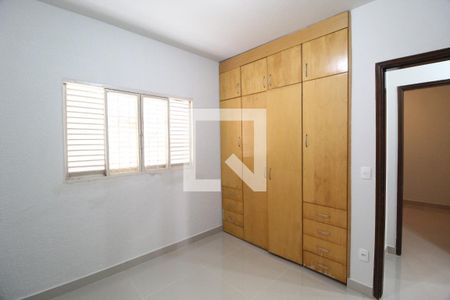 Quarto 2 de casa para alugar com 3 quartos, 150m² em Santa Mônica, Uberlândia