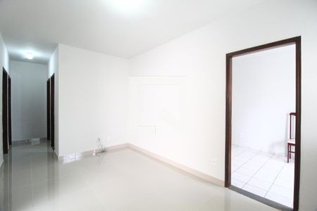 Sala de casa para alugar com 3 quartos, 150m² em Santa Mônica, Uberlândia