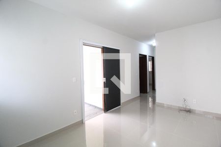 Sala de casa para alugar com 3 quartos, 150m² em Santa Mônica, Uberlândia