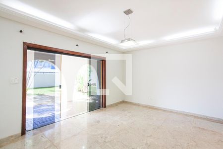 Sala 1 de casa para alugar com 3 quartos, 340m² em Cidade Jardim, Uberlândia