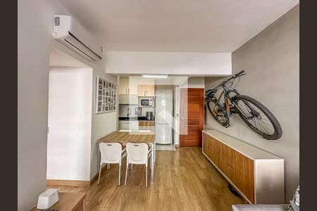 Sala de apartamento à venda com 2 quartos, 60m² em Laranjeiras, Rio de Janeiro