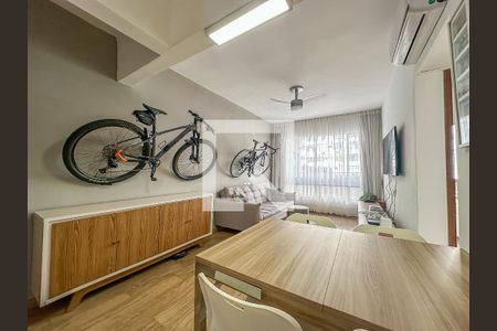 Sala de apartamento à venda com 2 quartos, 60m² em Laranjeiras, Rio de Janeiro