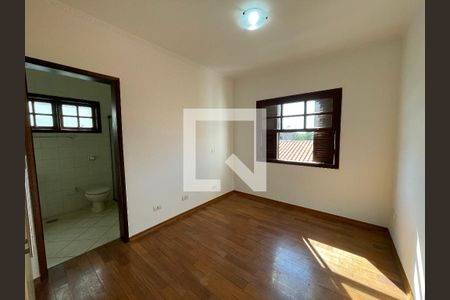 Suíte de casa de condomínio para alugar com 4 quartos, 300m² em Rio Cotia, Cotia