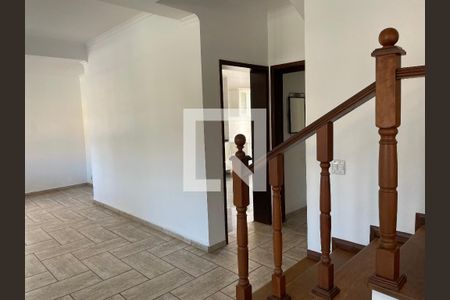 Sala de casa de condomínio para alugar com 4 quartos, 300m² em Rio Cotia, Cotia