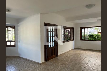 Sala de casa de condomínio para alugar com 4 quartos, 300m² em Rio Cotia, Cotia