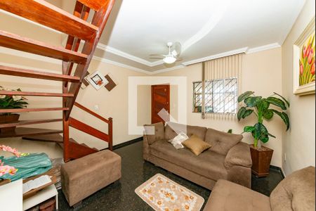 Sala de casa à venda com 3 quartos, 157m² em Cabral, Contagem