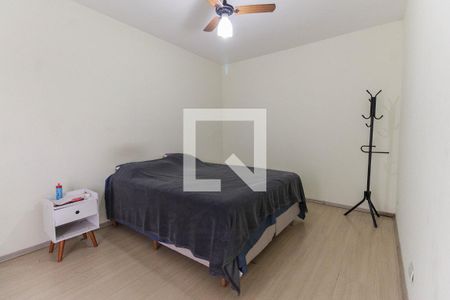 Suíte de casa à venda com 4 quartos, 228m² em Vila Regina, São Paulo