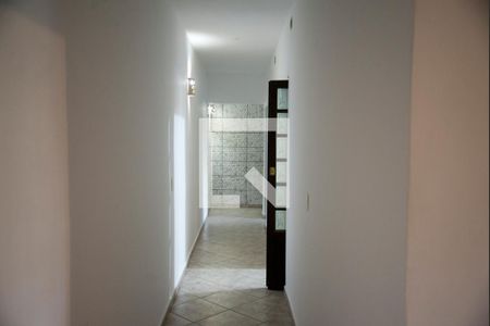 Corredor de casa à venda com 4 quartos, 236m² em Vila Lucinda, Santo André