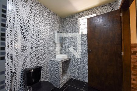 Banheiro de kitnet/studio para alugar com 1 quarto, 60m² em Centro, Niterói