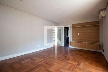 Suíte de casa à venda com 5 quartos, 550m² em Chácara Monte Alegre, São Paulo