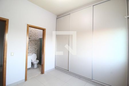 Suíte 1 de apartamento para alugar com 3 quartos, 79m² em Custódio Pereira, Uberlândia