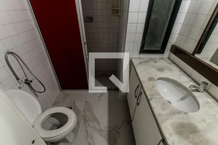 Banheiro de kitnet/studio para alugar com 1 quarto, 30m² em Itapuã, Salvador