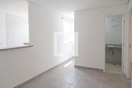 Sala de apartamento para alugar com 2 quartos, 45m² em Pq Contnental 2, Guarulhos