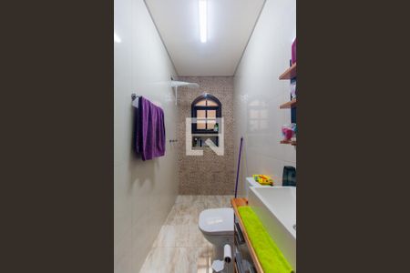 Banheiro de casa para alugar com 2 quartos, 46m² em Jardim Ana Rosa, São Paulo