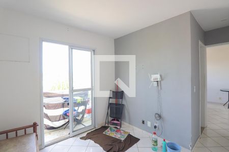 Sala de apartamento para alugar com 2 quartos, 50m² em Colubandê, São Gonçalo